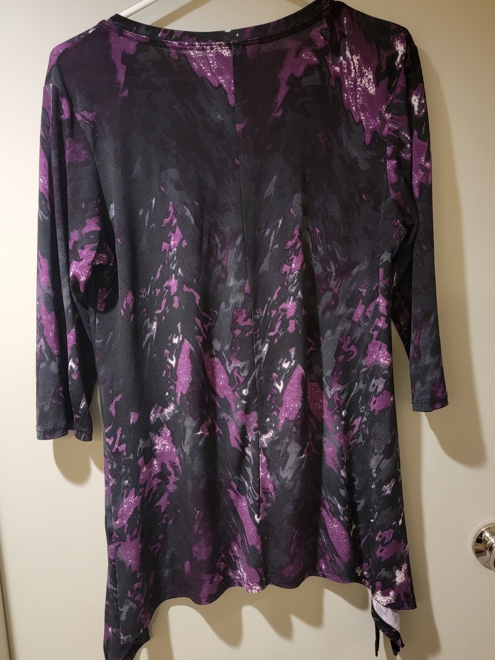 ⭐️ Pretty Woman -  Black and Purple V-Neck - A-Line Tunic - Picture 3 of 5